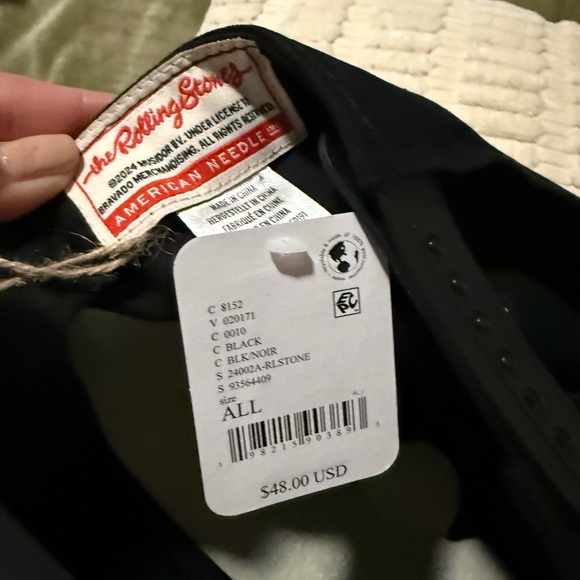 the Rolling Stones Black Cap with Gold Embroidery - Picture 4 of 4